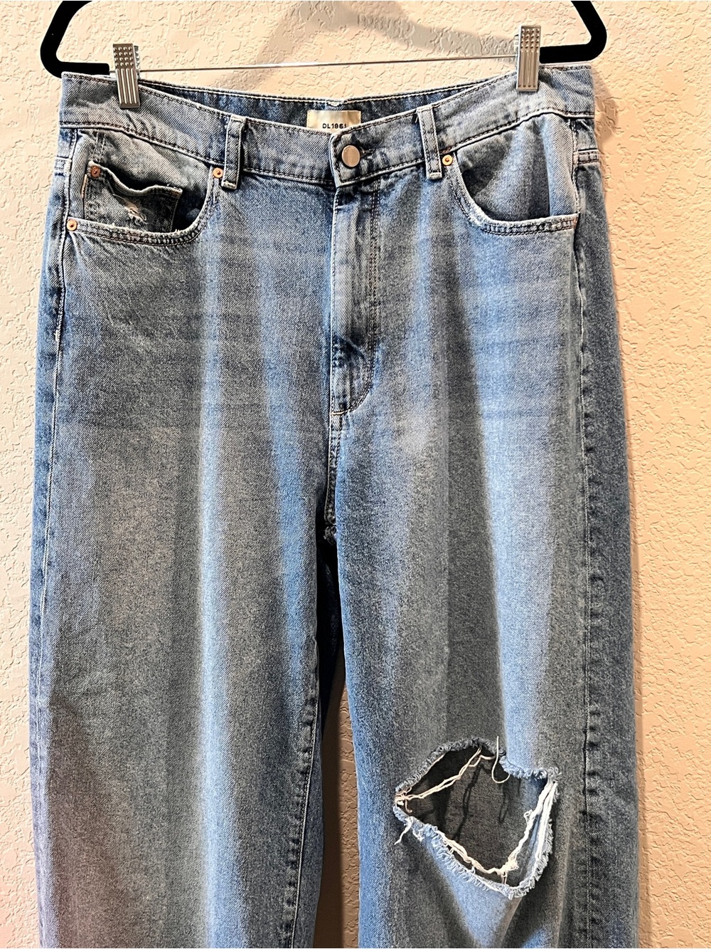 DL 1961 Ripped High Waist Wide Leg Crop Jeans Light Blue Wash Size 31/12 - Picture 4 of 16
